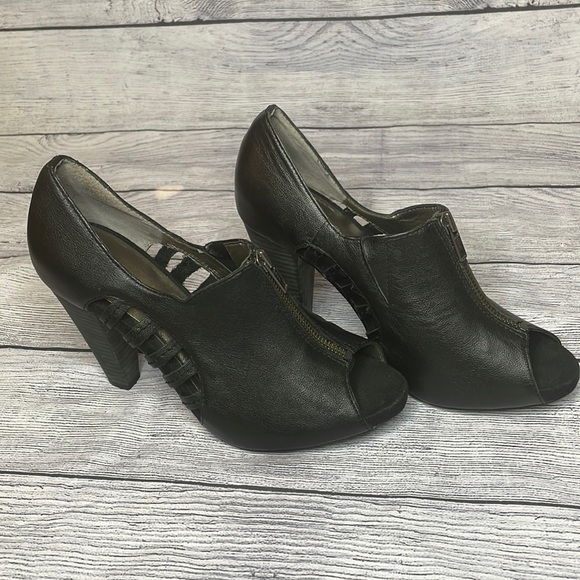 Seychelles Shoes - Seychelles Leather Peep-toe Zipper Heel